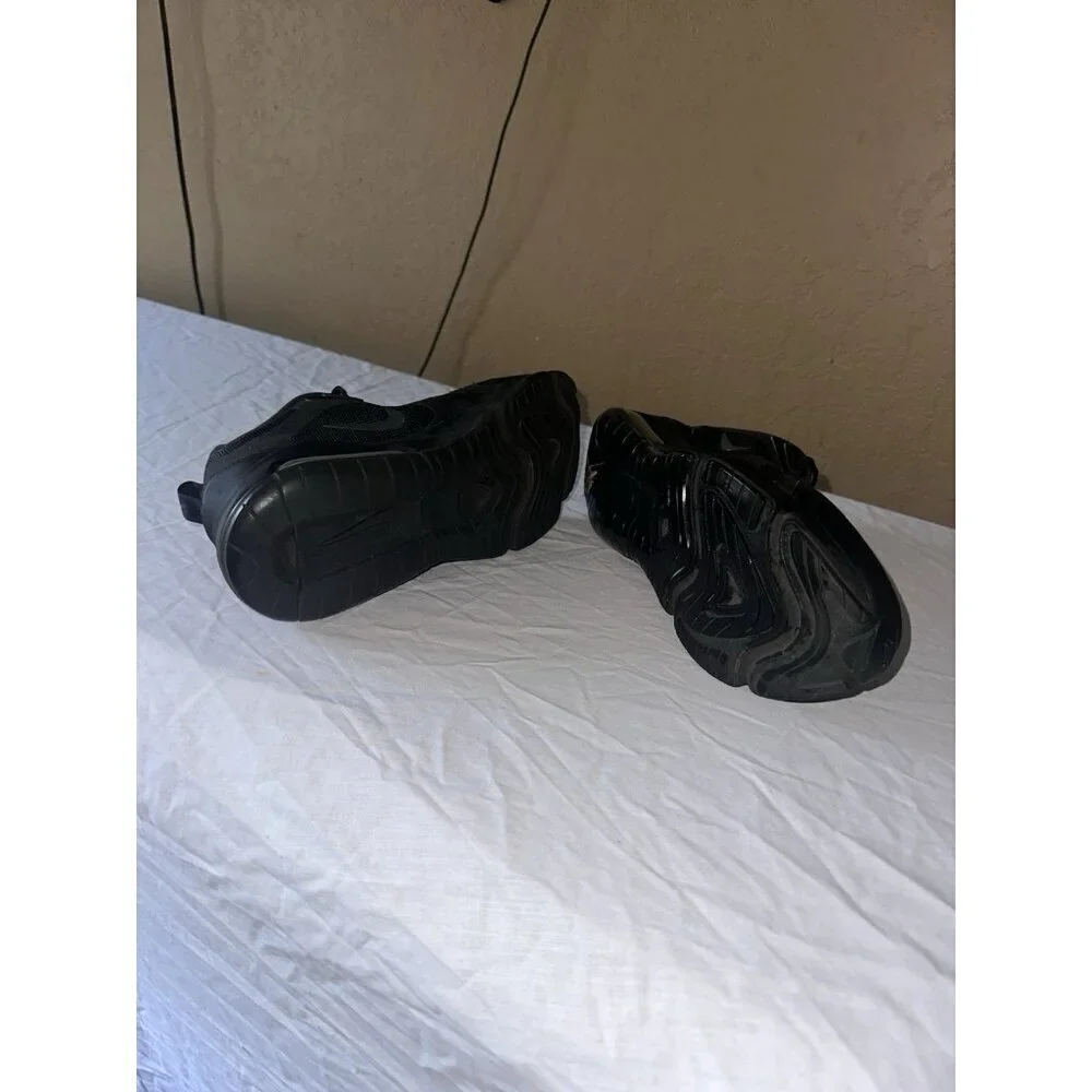 Nike Air Max 200 Triple Black Sneakers AT5627-001 Kids 6y / Women's 7.5